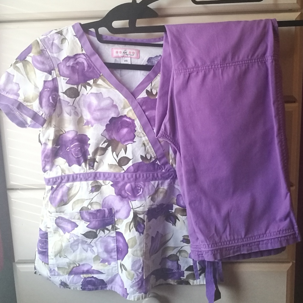 Purple koi scrub set