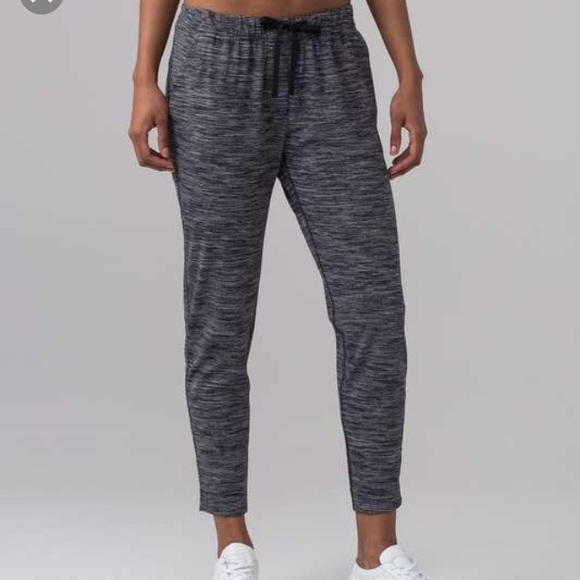 lululemon athletica Pants - Lululemon jet crop slim