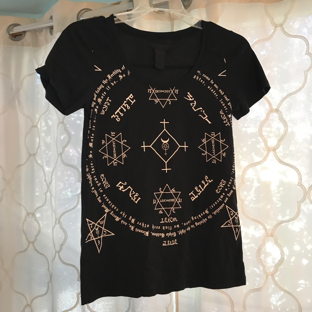 Black on black tee with pentagram and witchy stuff