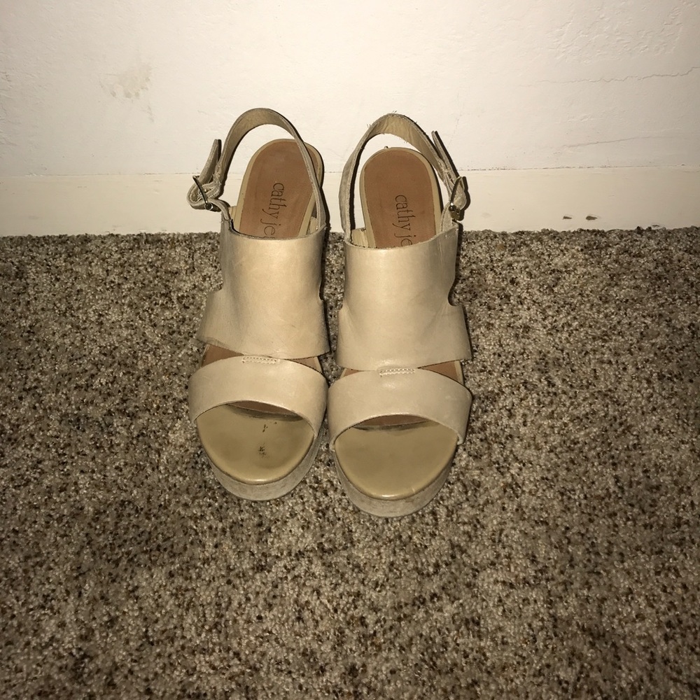 Very comfy tan wedges!