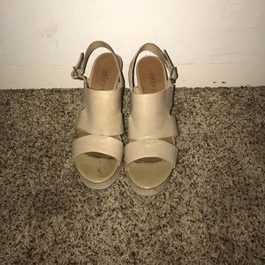 Very comfy tan wedges!