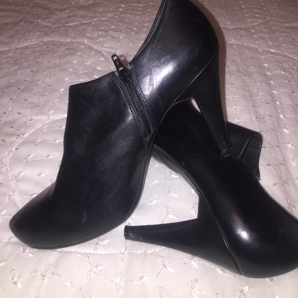 Leather bootie - Picture 2 of 6