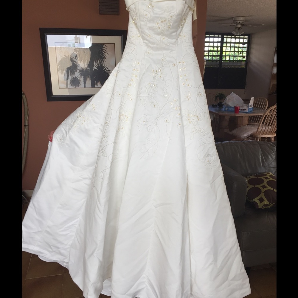 ❣️❣️SALE❣️❣️David's Bridal Wedding Gown Dress