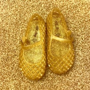Little girl gold jelly shoes size 8