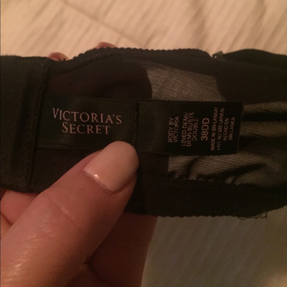 Victoria's Secret Bra - Picture 2 of 4