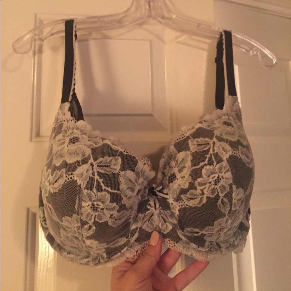 Victoria's Secret Bra - Picture 3 of 4