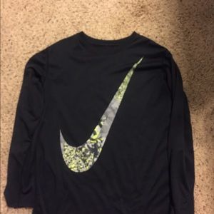 Boys Nike Long sleeve shirt