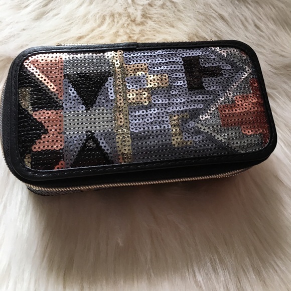 tarte Handbags - Tarte make up case