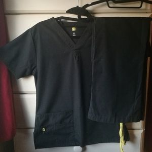 Black Wonder Wink scrub set