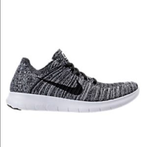 Nike free flyknit.