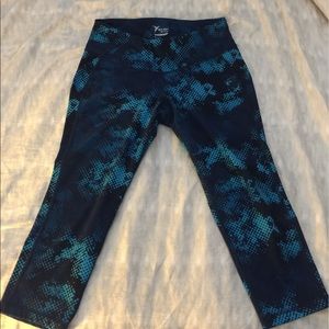 Athletic compression Capri pants