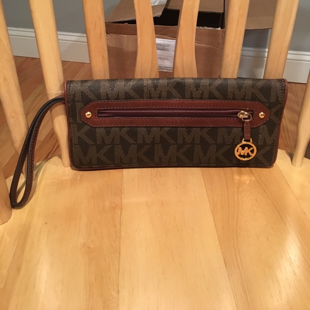 Super Cute Michael Kors Clutch!