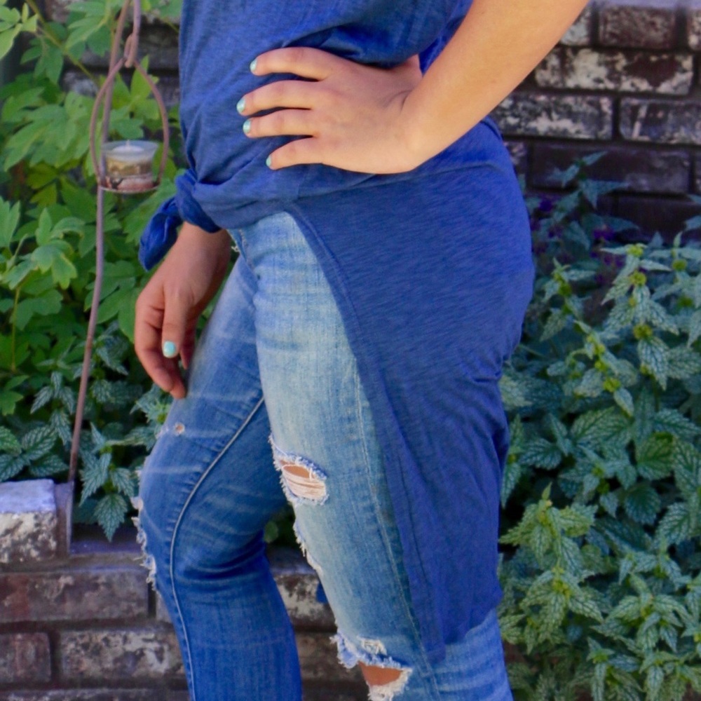 Blue long high tee with two slits on the side