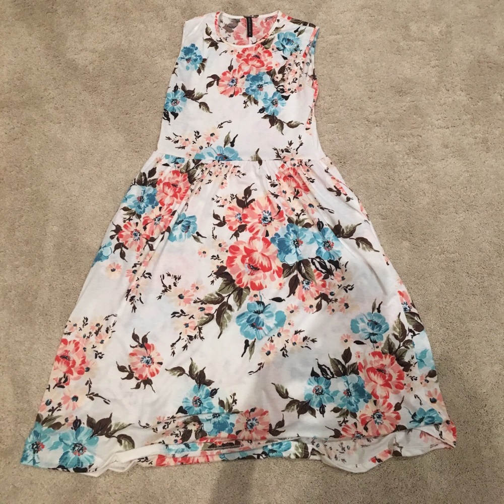 Below the Knee Length Flower Tank Dress Size M