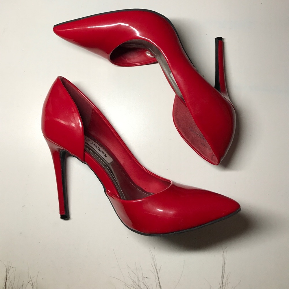 Steve Madden Red pointed pumps