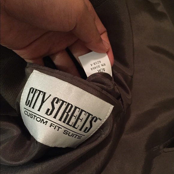 City Streets Men suit - Blazer 40R and pant 42R - Picture 4 of 5