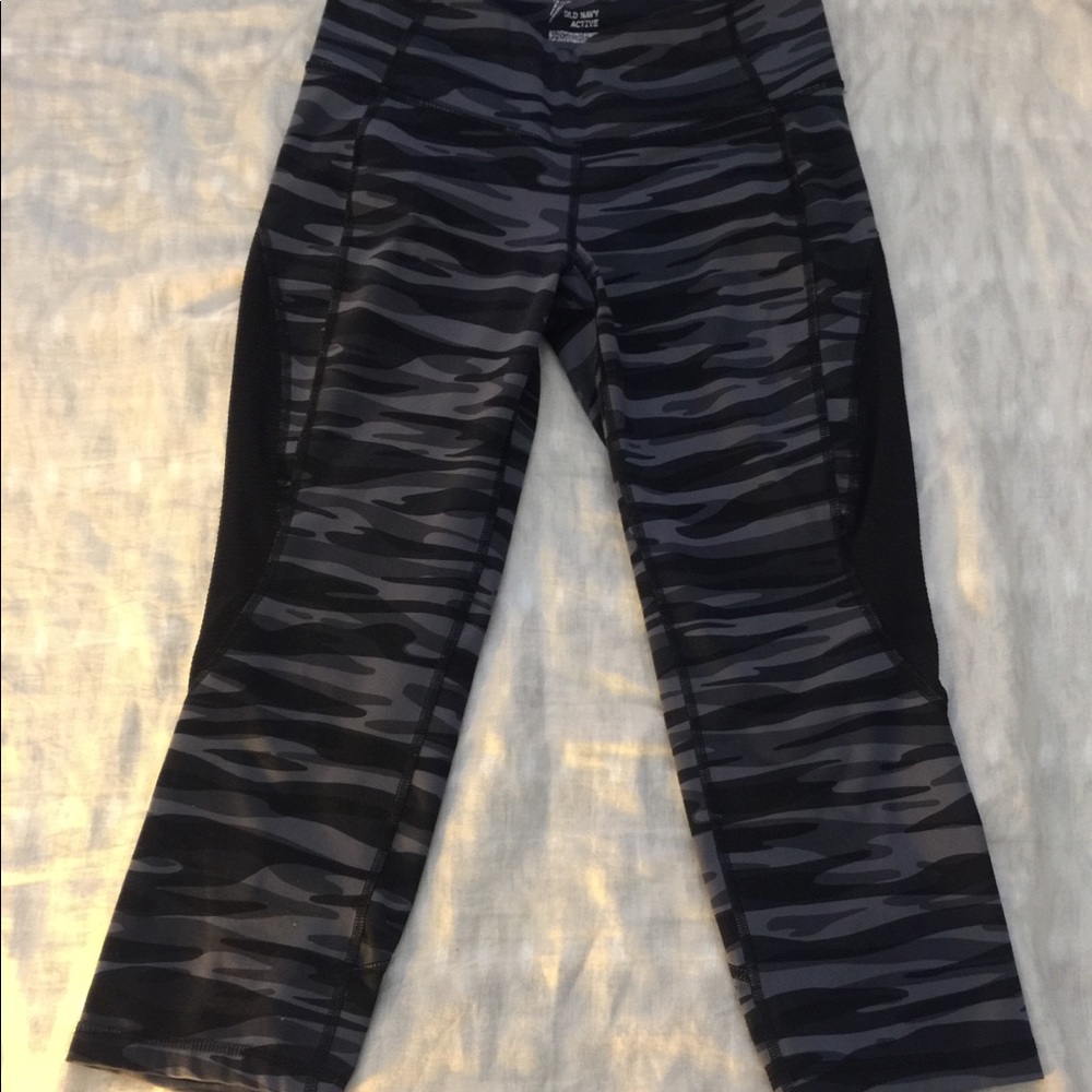 Old navy athletic compression Capri pants