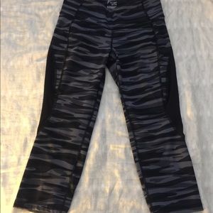 Old navy athletic compression Capri pants
