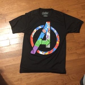 A boys Avengers short sleeve shirt size 18 2X.