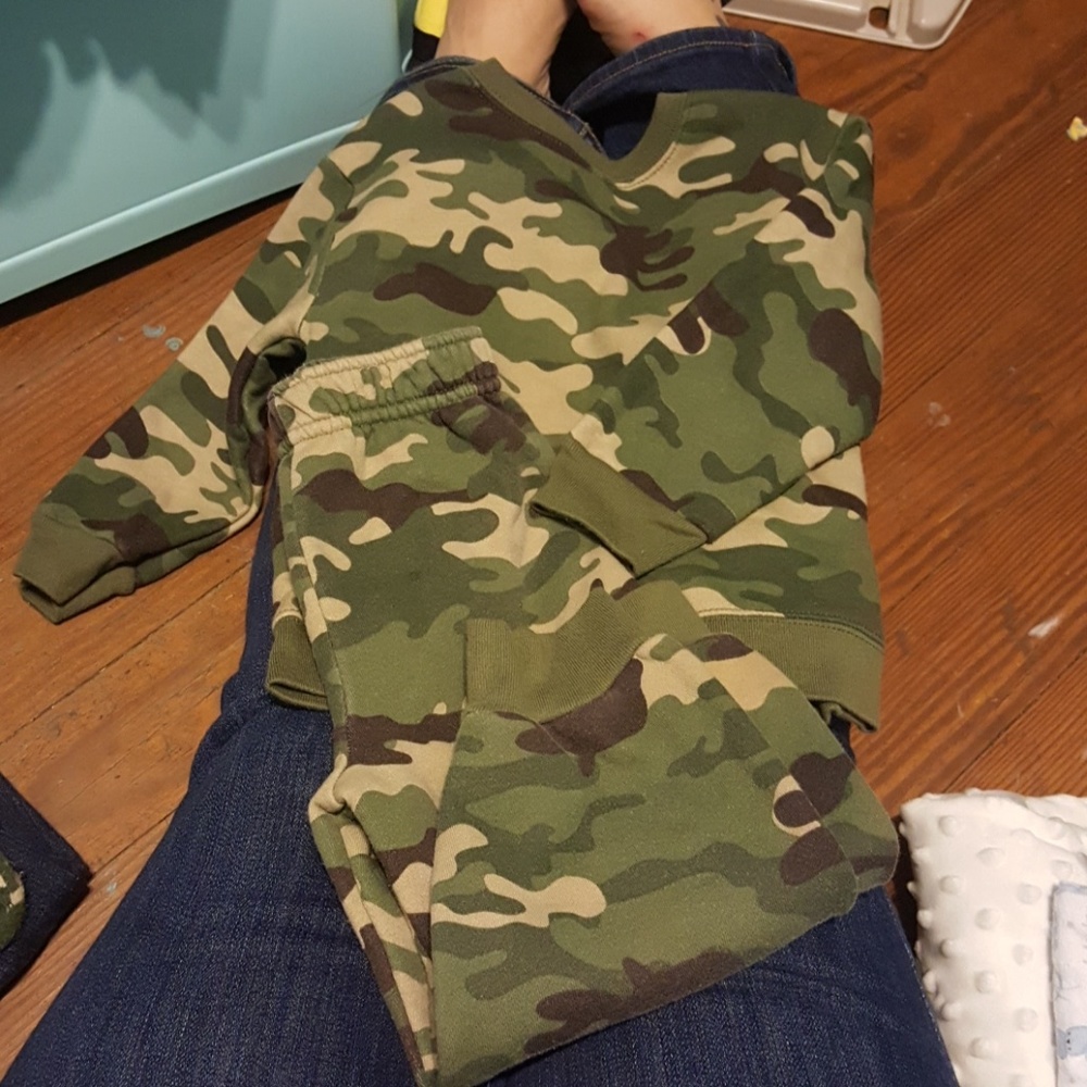 Camo 3t jogging suit