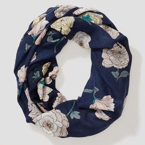 🆕 LOFT Blue Peony Scarf