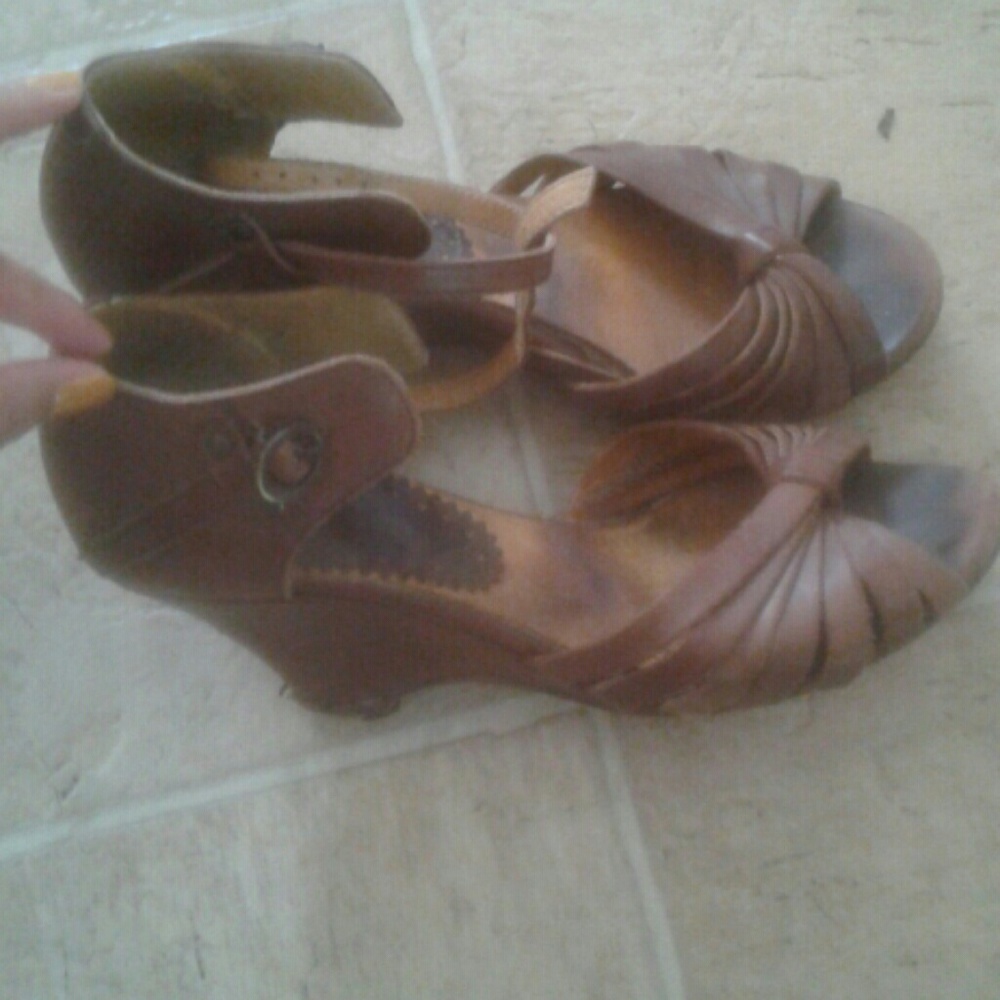 Brown wedges