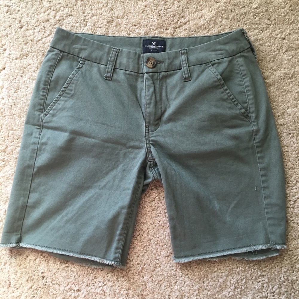 ✨PRICE DROP✨ • A&E Olive Green Boyfriend Bermuda •