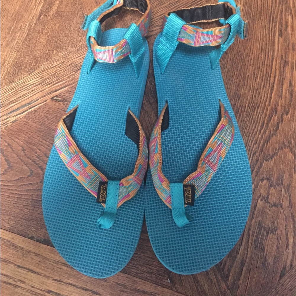 Turquoise patterned tevas