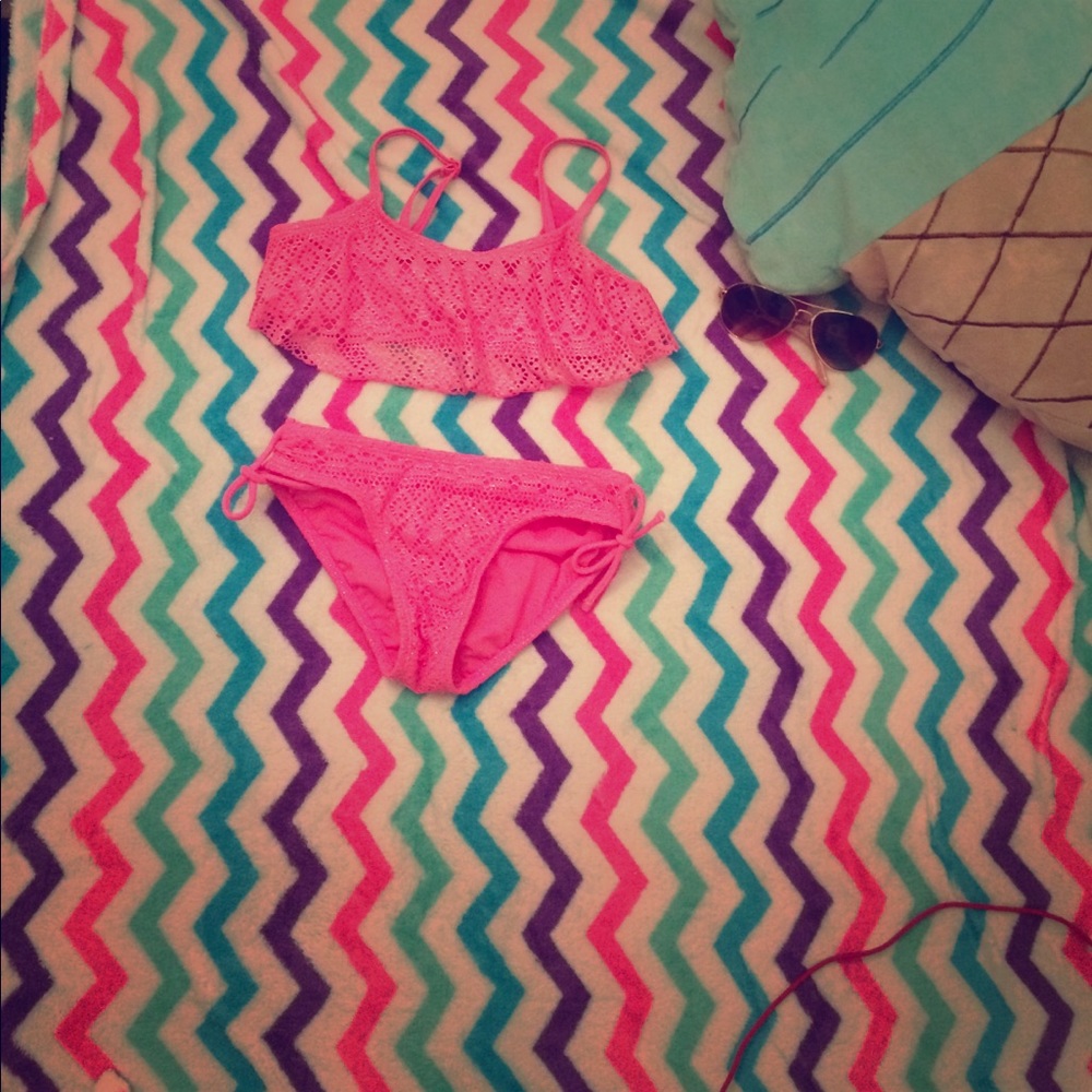 I am selling a pink Bikini it has been worn.