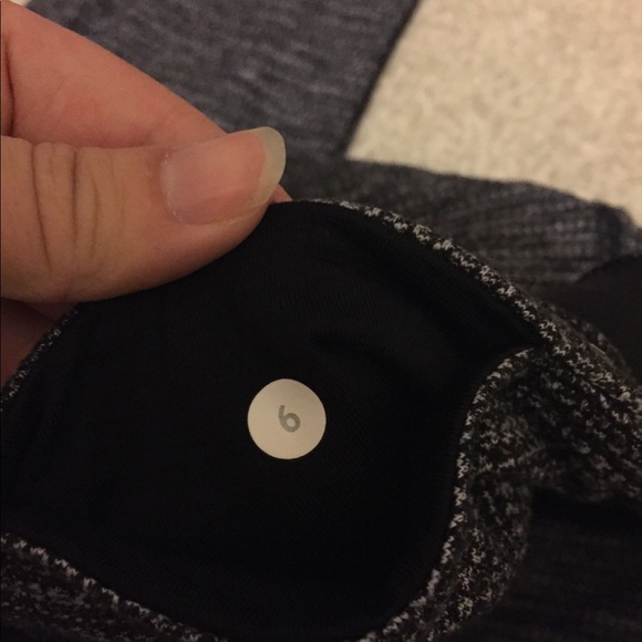 SOLD Lululemon coco pique pants - Picture 3 of 5