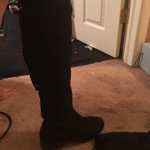 BLACK THIGH HIGH BOOTS
