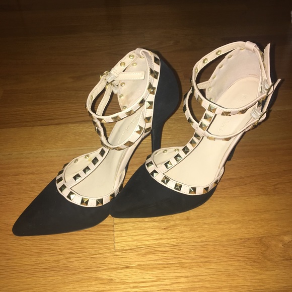 Black 4.5" high black heels - Picture 2 of 6