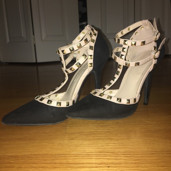 Black 4.5" high black heels - Picture 3 of 6