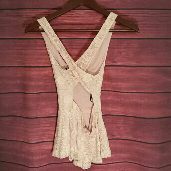 NWT Pink Lace with Criss Cross back! Size M - Picture 3 of 3