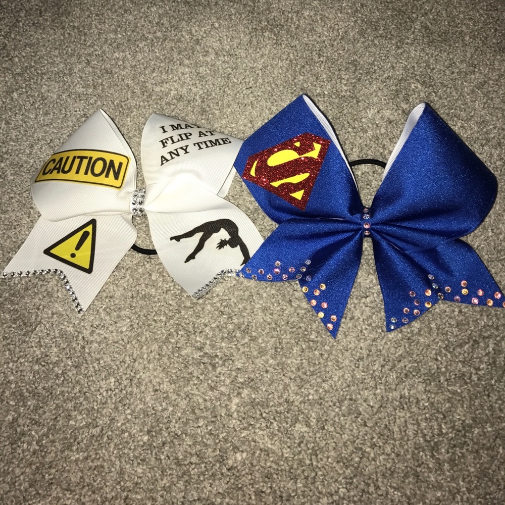 2 cheer bows