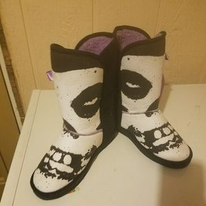 Misfit boots