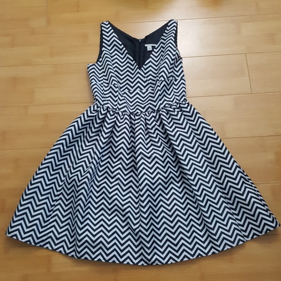 Halogen chevron print fit and flare dress - Picture 3 of 7