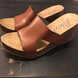 Blowfish dark brown wedges