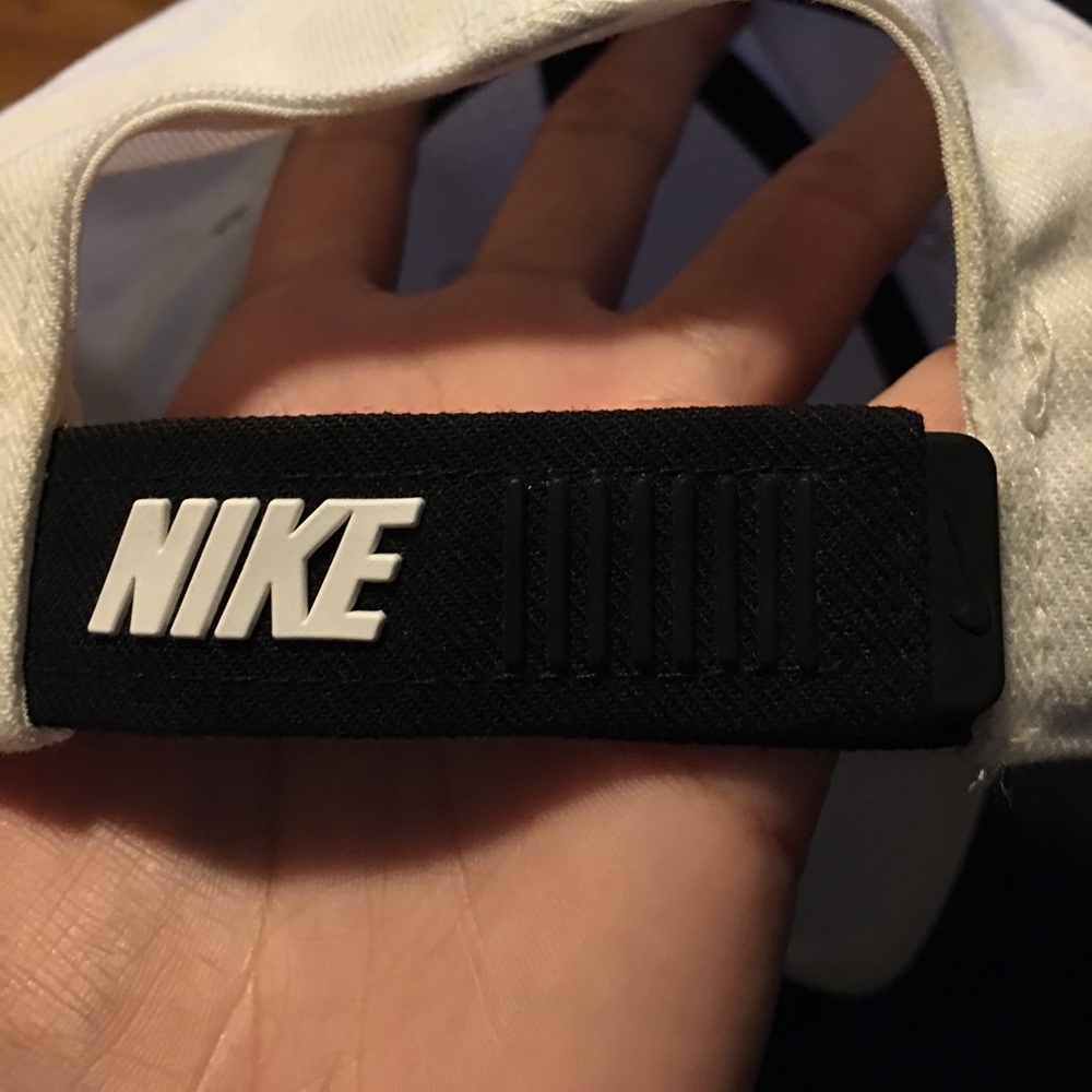 Nike hat - Picture 3 of 5