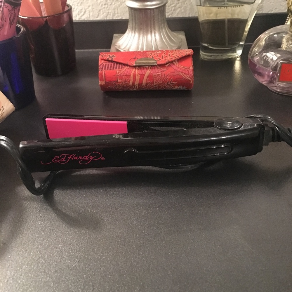 Small travel ed hardy hair straightener