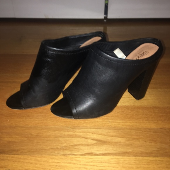 Size 7 faux leather heels - Picture 2 of 5