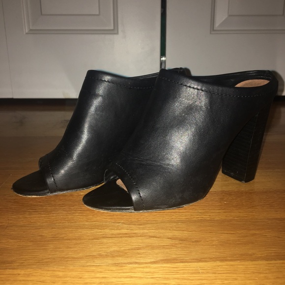Size 7 faux leather heels - Picture 3 of 5