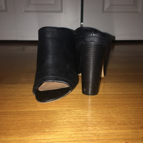 Size 7 faux leather heels - Picture 4 of 5