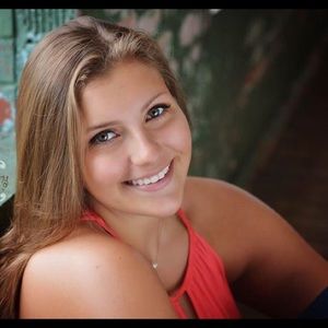 Meet your Posher, Makayla