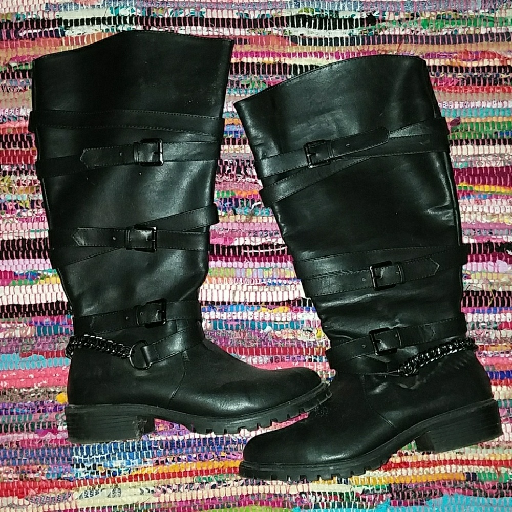 black moto boots