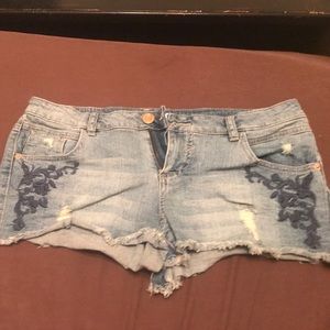Summer shorts with great details