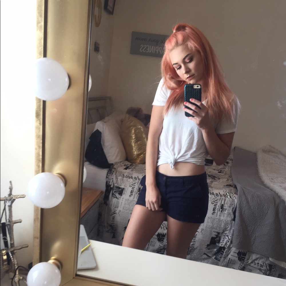 Meet your Posher, Chloe