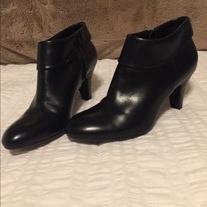 Naturalizer Faux Leather Ankle Booties