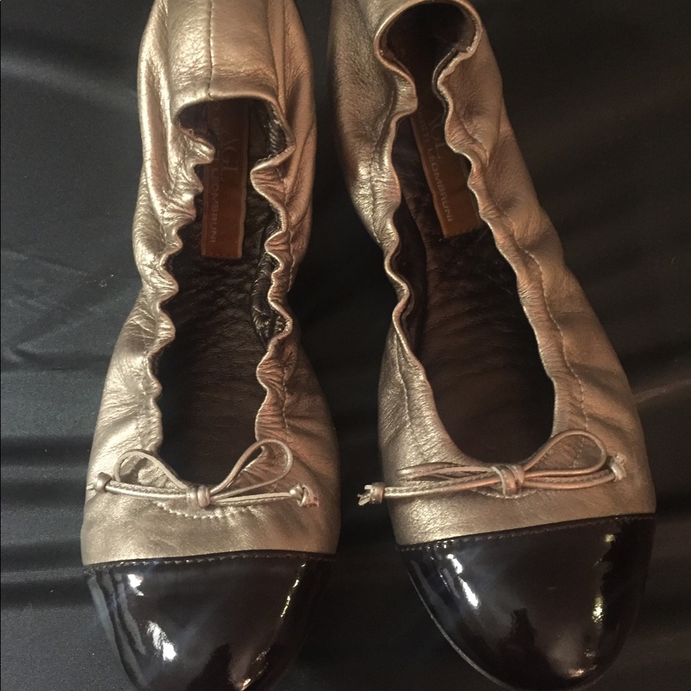 Dual colored ballet flats