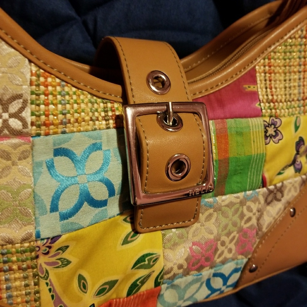 👜 Relic Patterned Purse - Picture 2 of 3